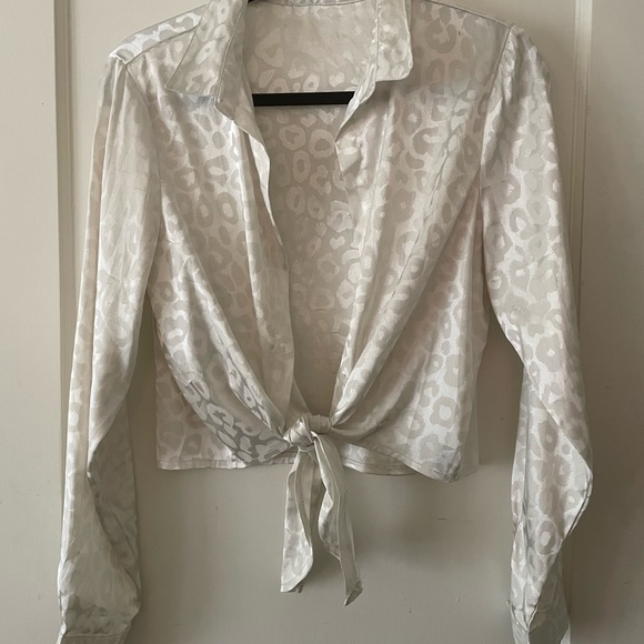Silky cheetah blouse - Picture 2 of 4